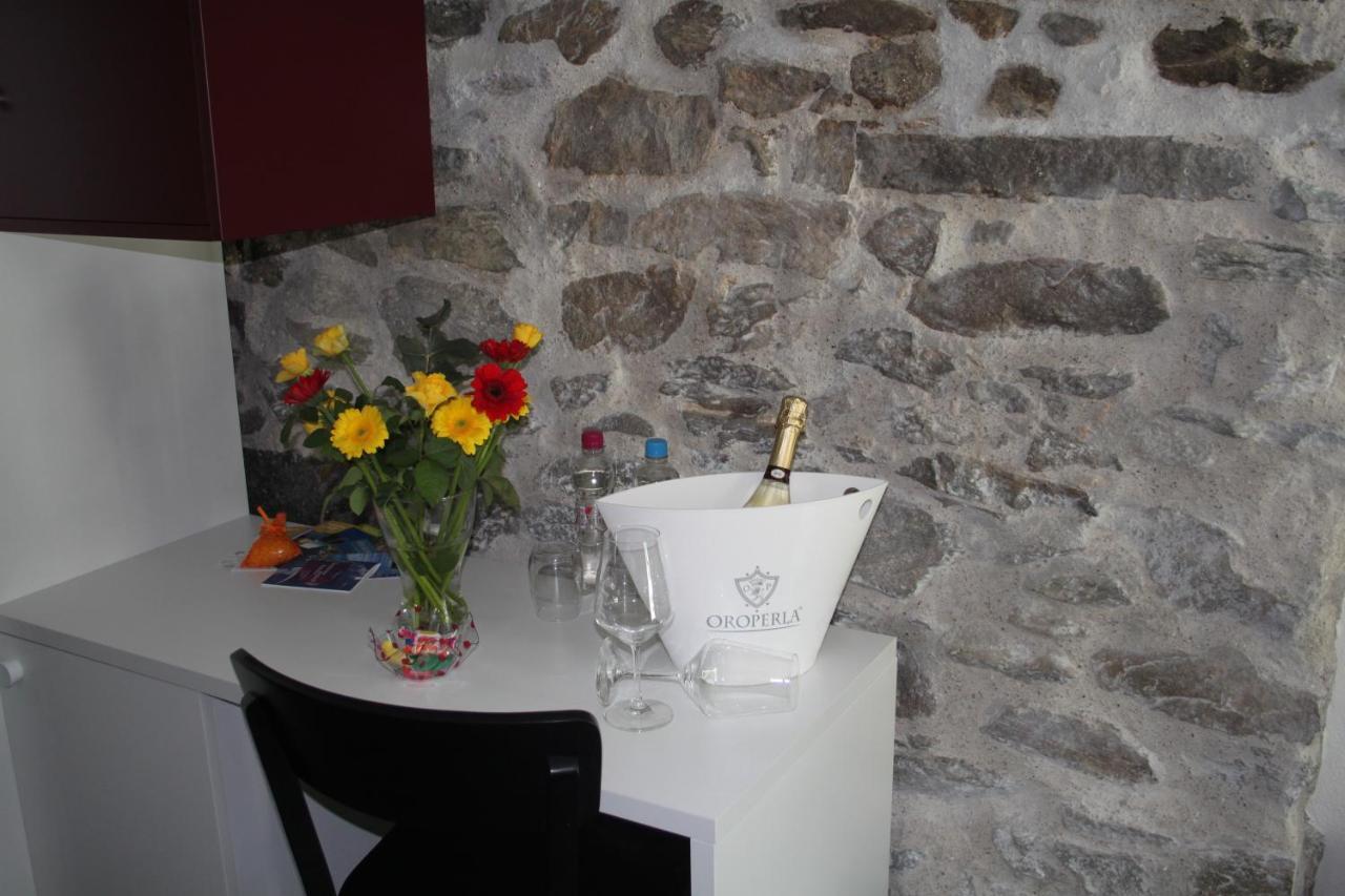 Albergo Porta Verzasca Gordola Exterior photo